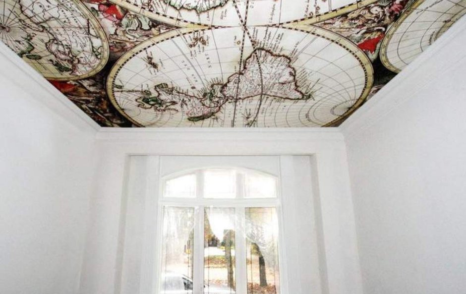 Натяжной потолок с рисунком под белое дерево