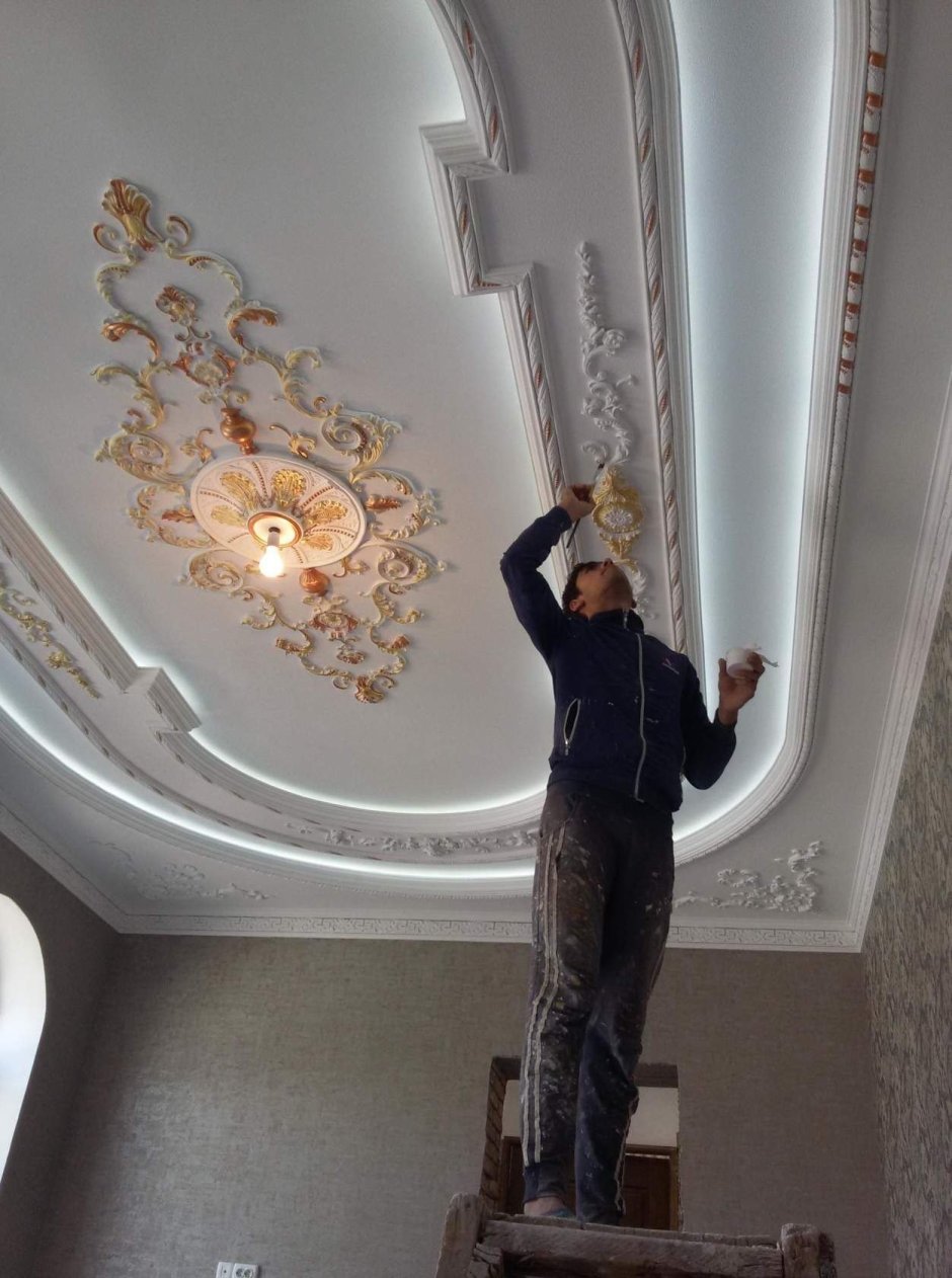 Фигуры для потолка из гипсокартона в зале