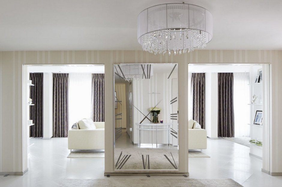 Зеркало для гостиной в современном стиле