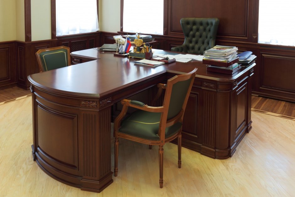 Стол директора