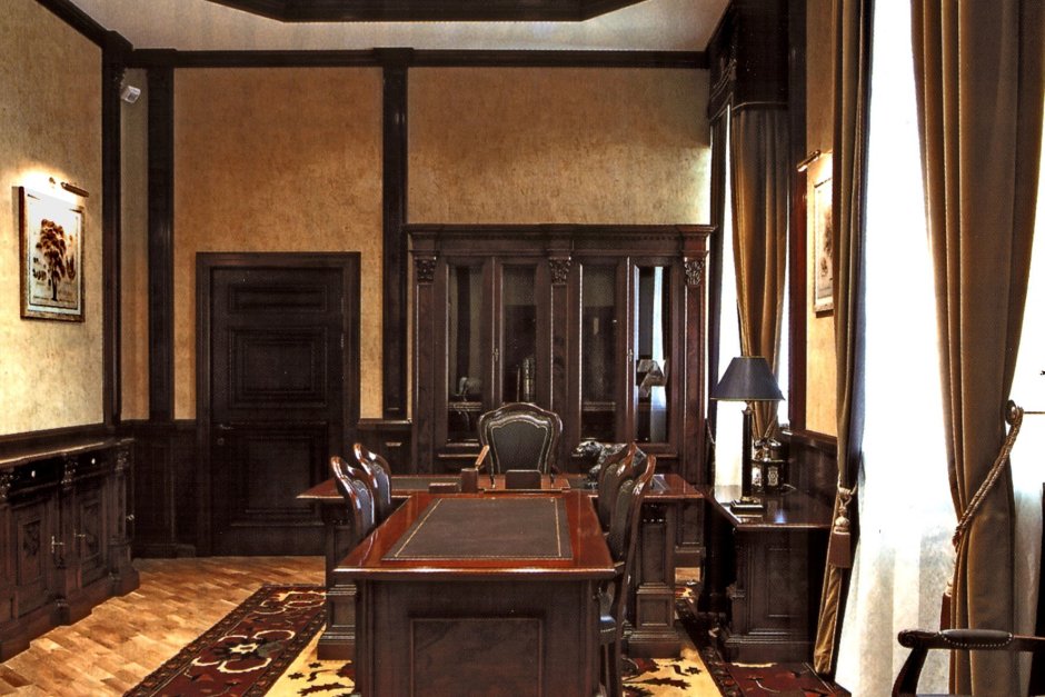 Кабинет с деревянными панелями