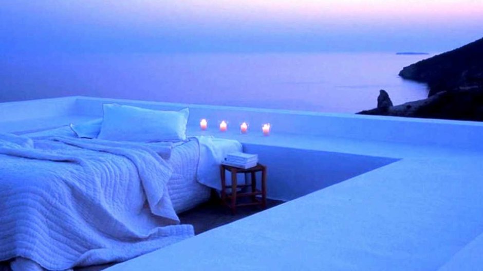 Огромная кровать