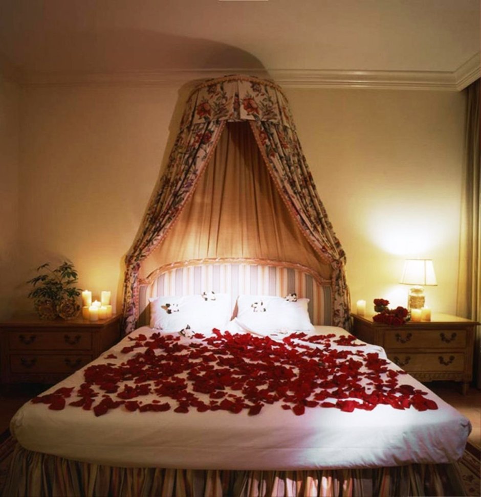 Романтичная кровать