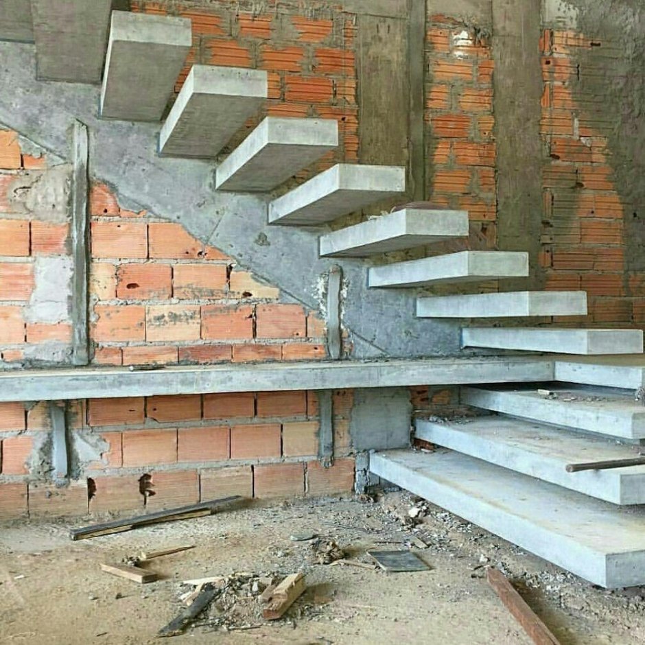 Висячие бетонные ступени