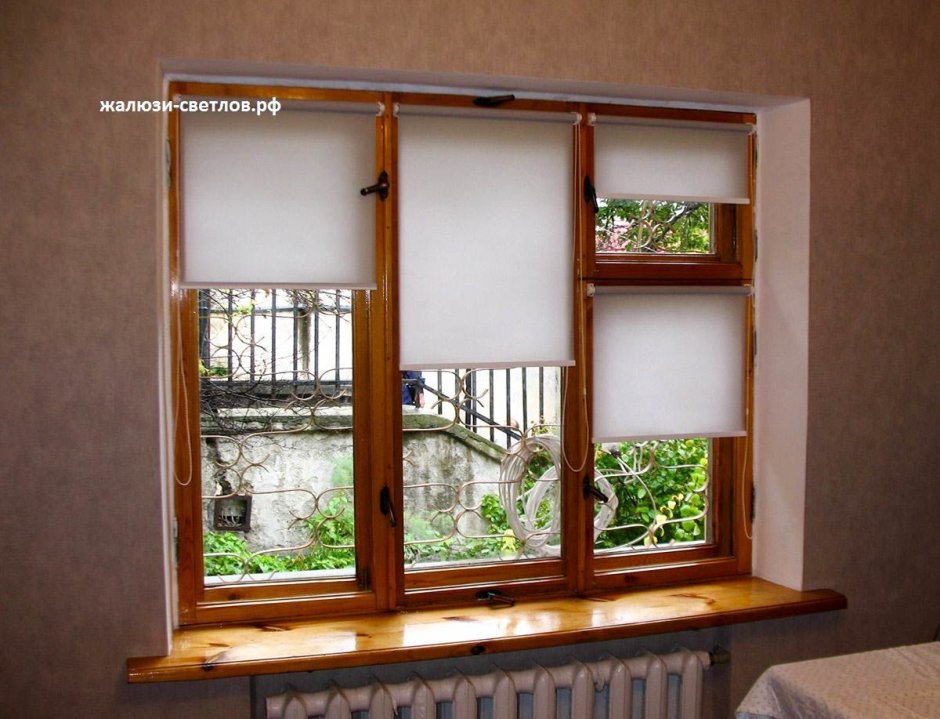 Рулонные шторы на деревянные окна с форточкой