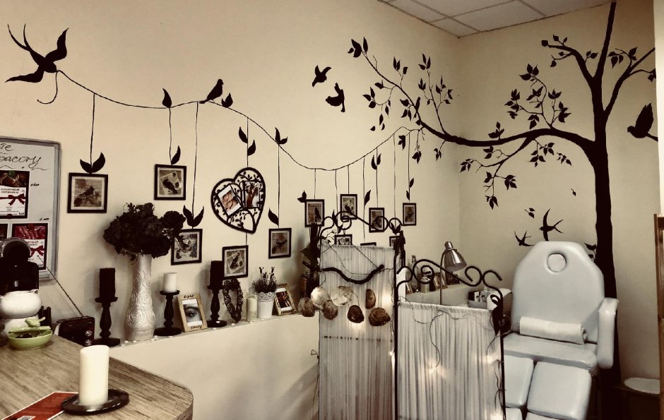 Фотообои дерево на стене