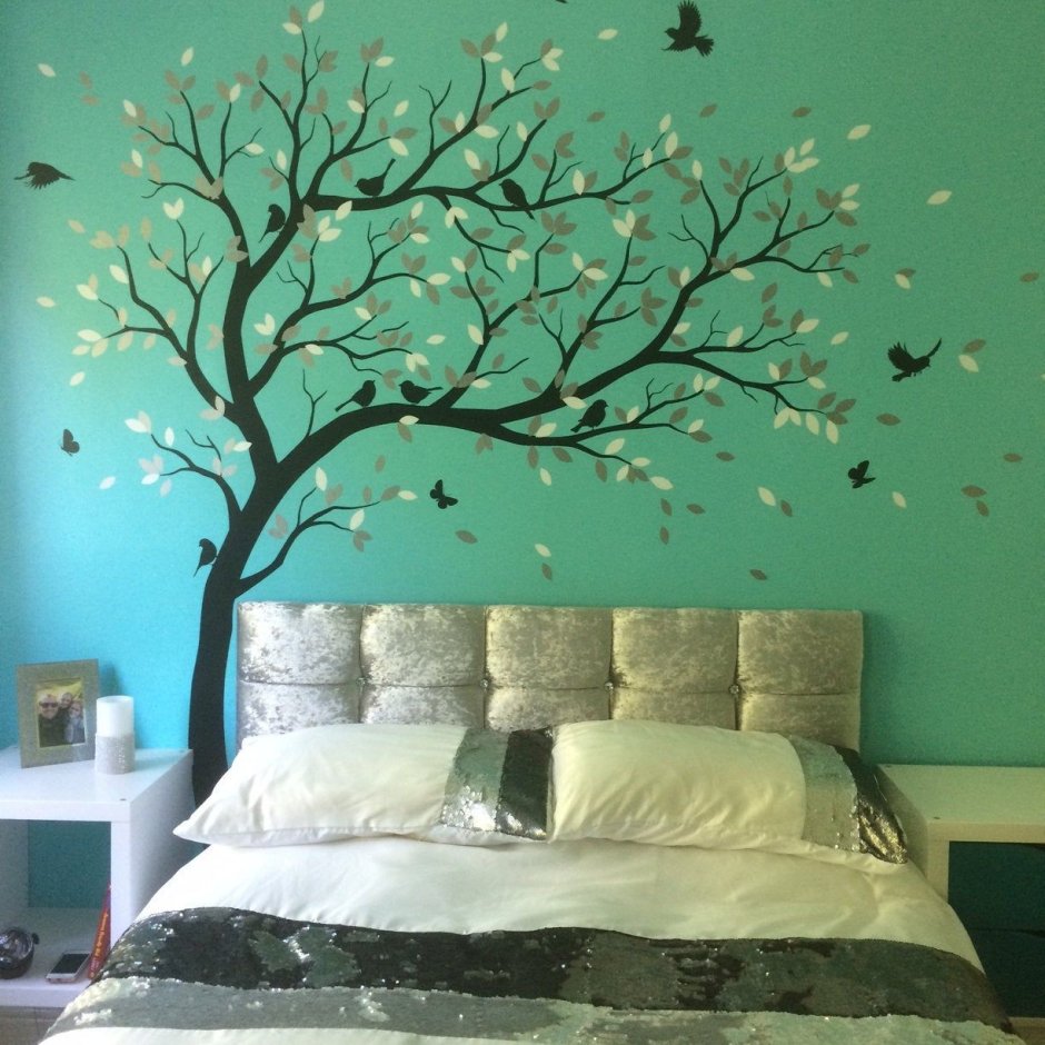 Роспись стен в квартире деревья