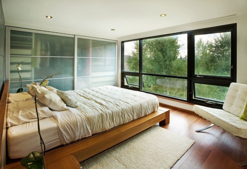 Спальня с панорамными окнами