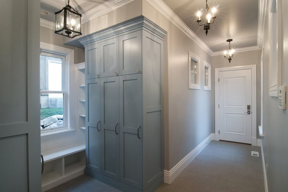 Прихожая в серо голубых тонах