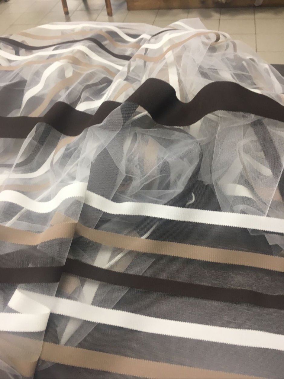 Тюль белый с коричневыми полосами