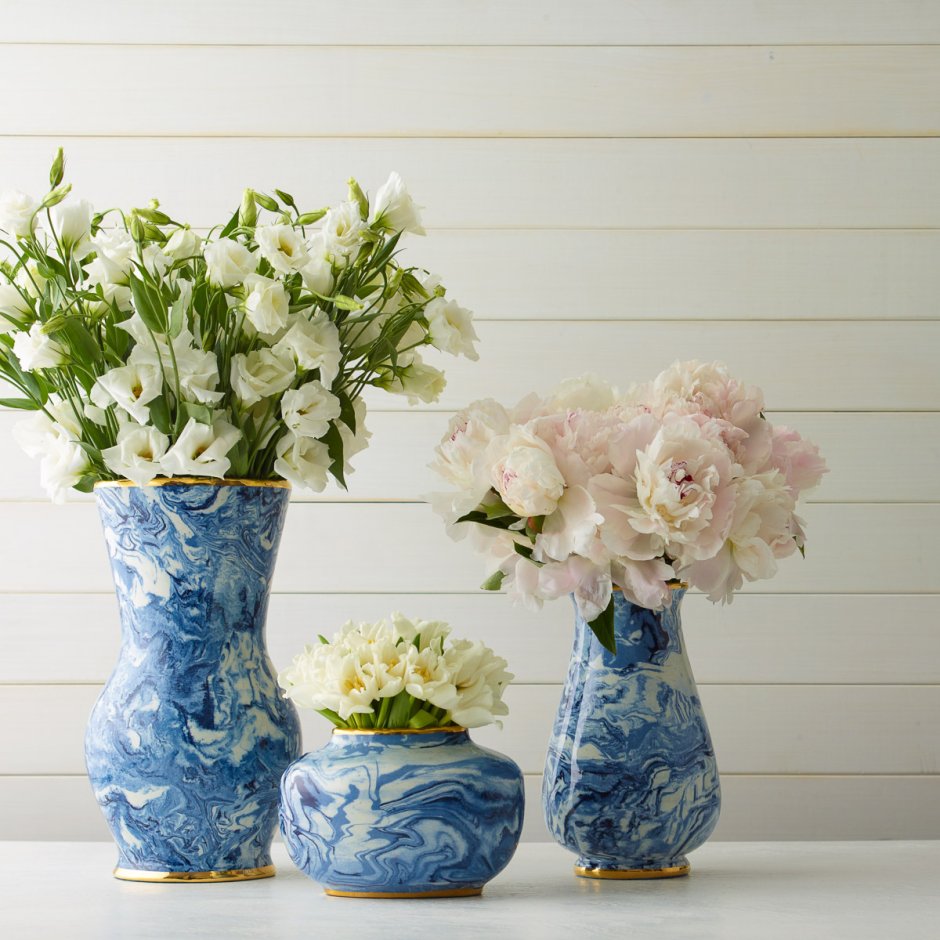 Статуэтка ваза с цветами