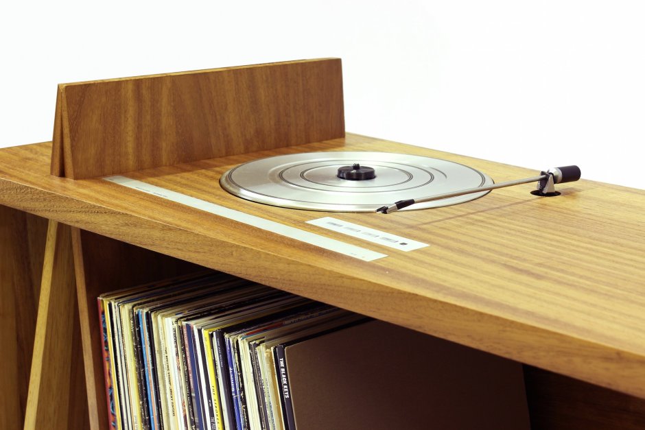 Полка для винилового проигрывателя