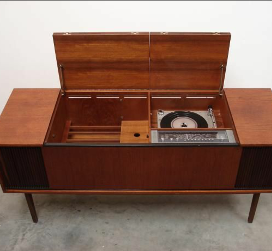 Тумбочка для проигрывателя