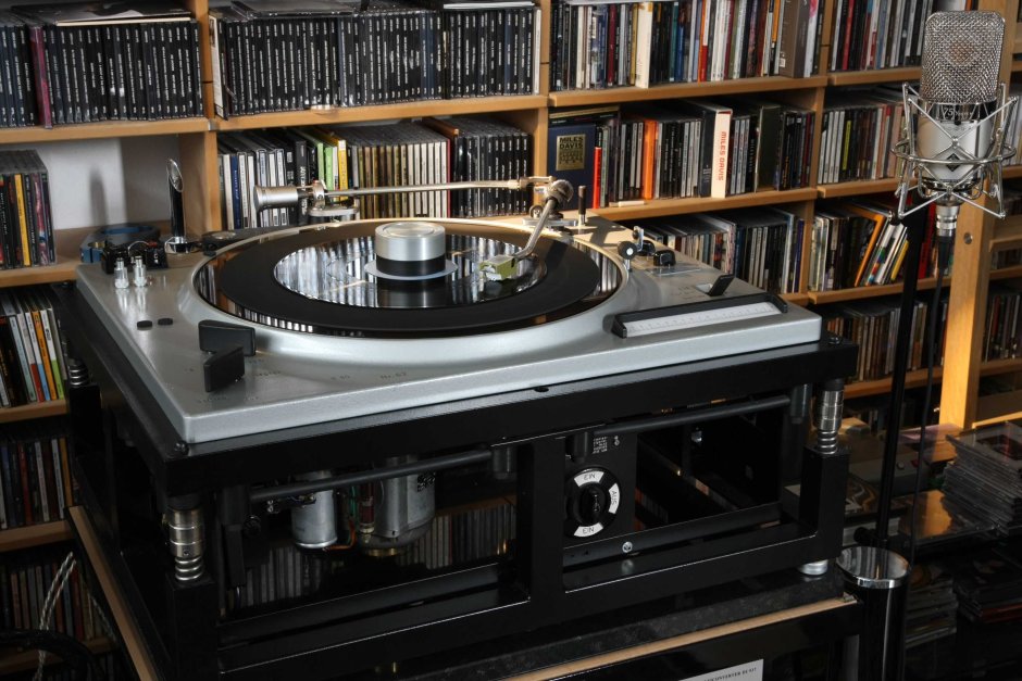 EMT проигрыватель винила