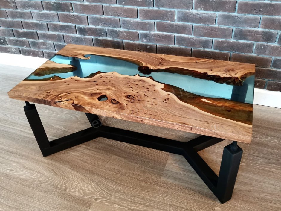 Журнальный столик слэб с деревянными ножками