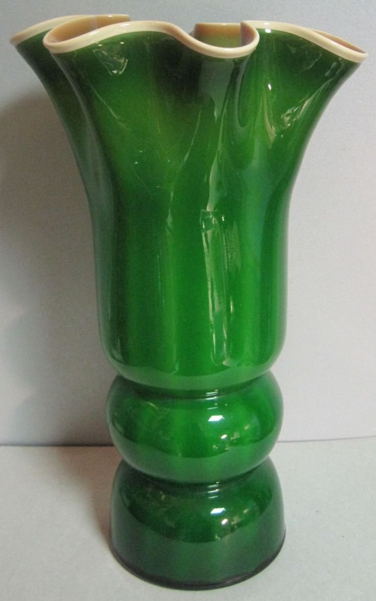 Советская ваза из зеленого стекла