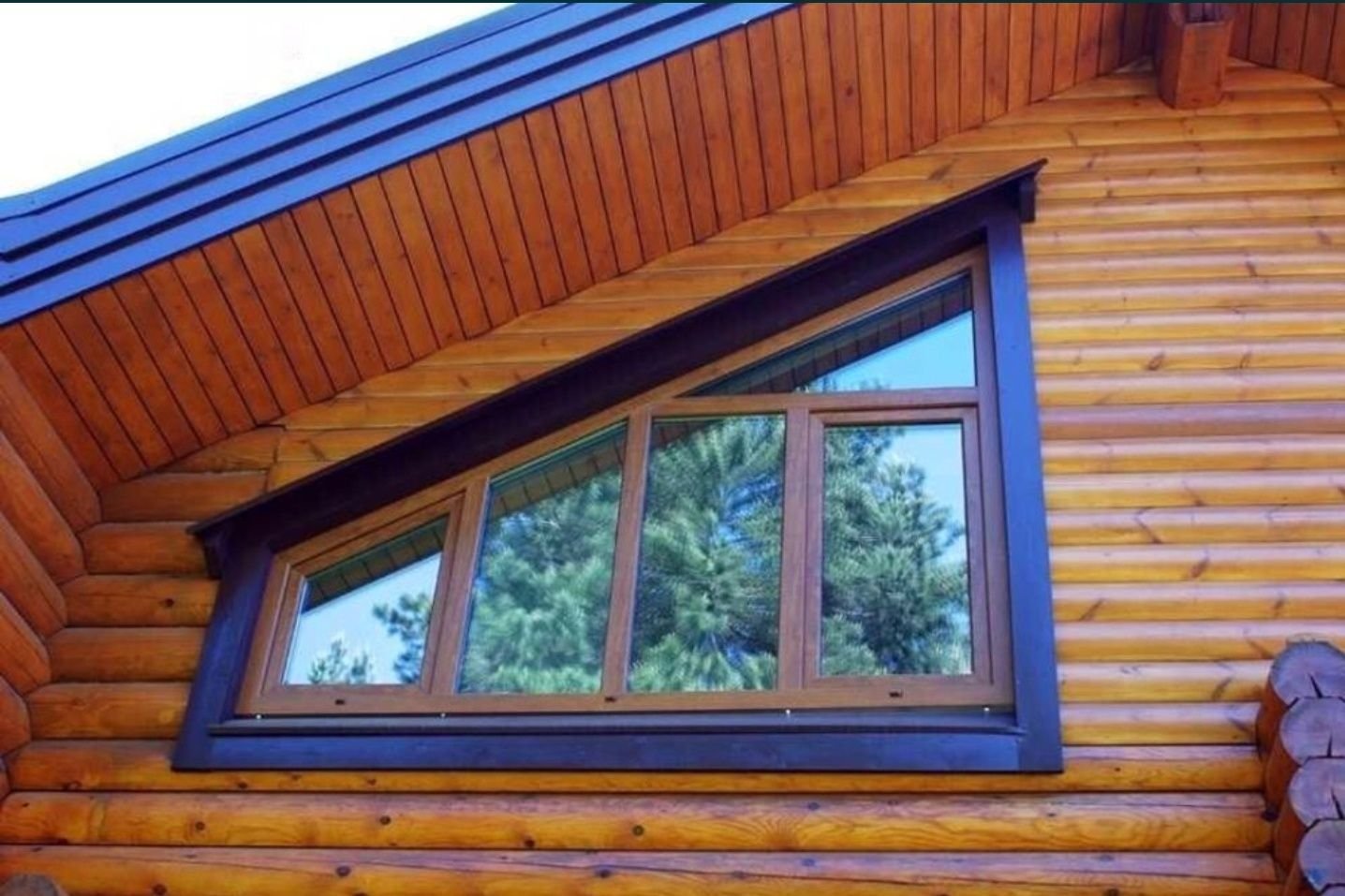Трапециевидные окна. Треугольное деревянное окно. Треугольные окна ПВХ. Дом с трапециевидными окнами. Дом с треугольными окнами.