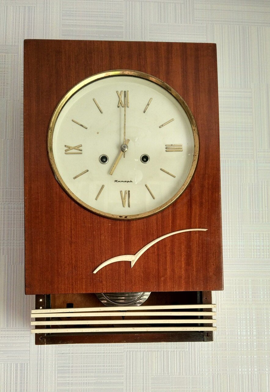 Часы настенные янтарь ссср с маятником