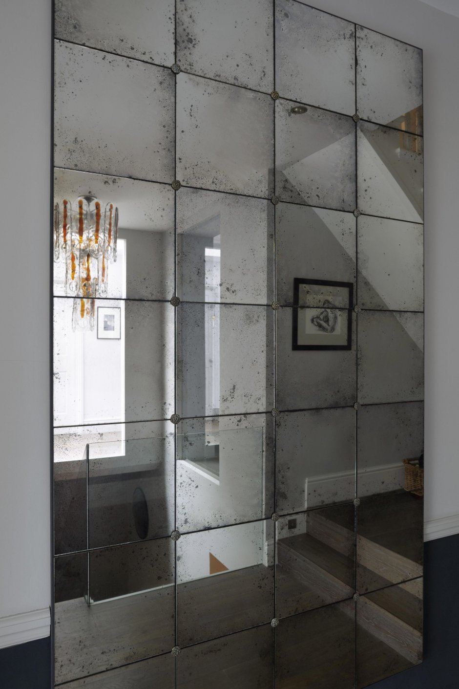 Зеркальная плитка в коридоре