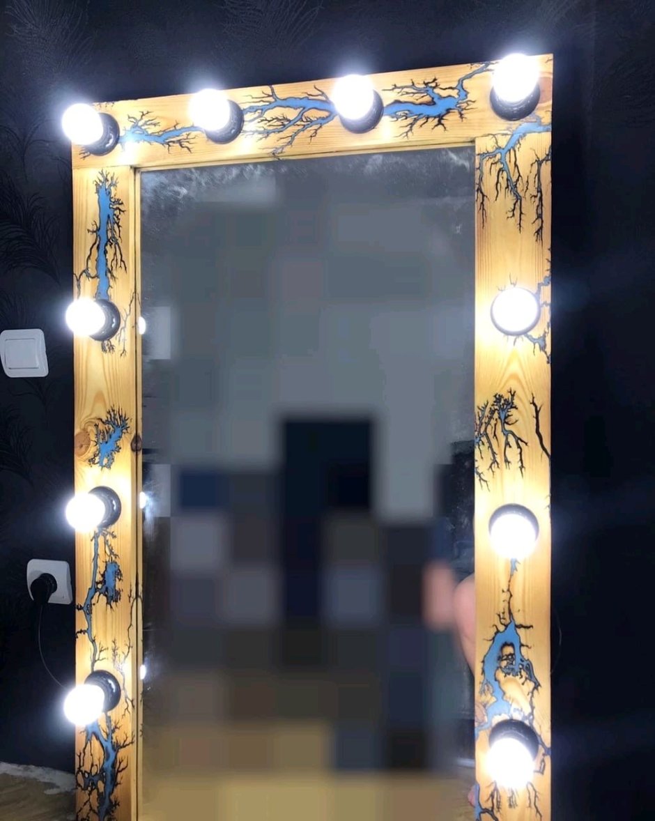 Гримерное зеркало с эпоксидной смолой