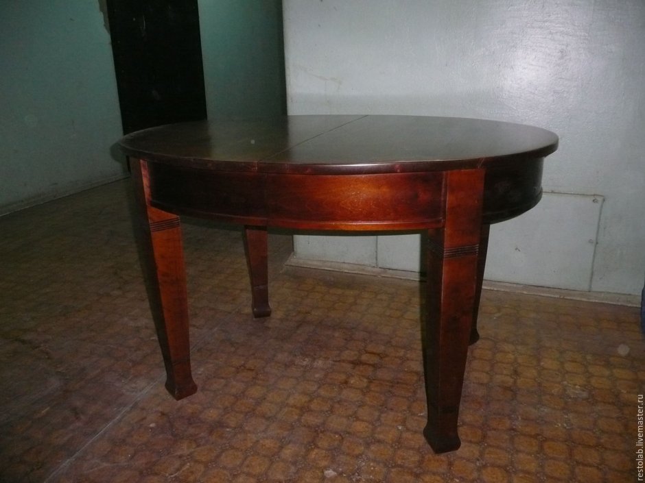 Старый круглый стол