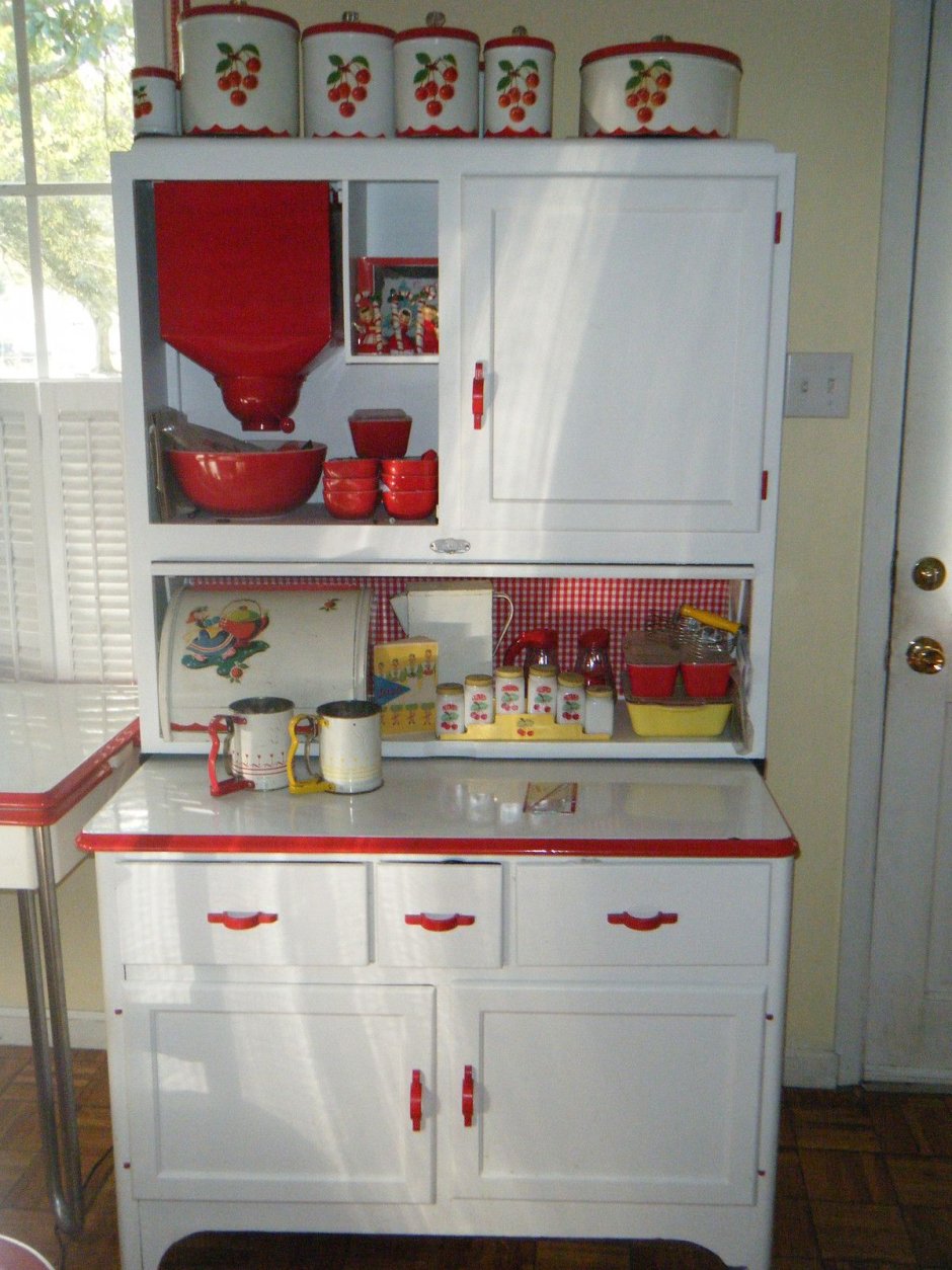 Кухонный гарнитур с буфетом для маленькой кухни