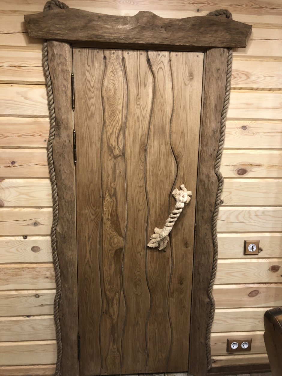Декорированные деревянные двери