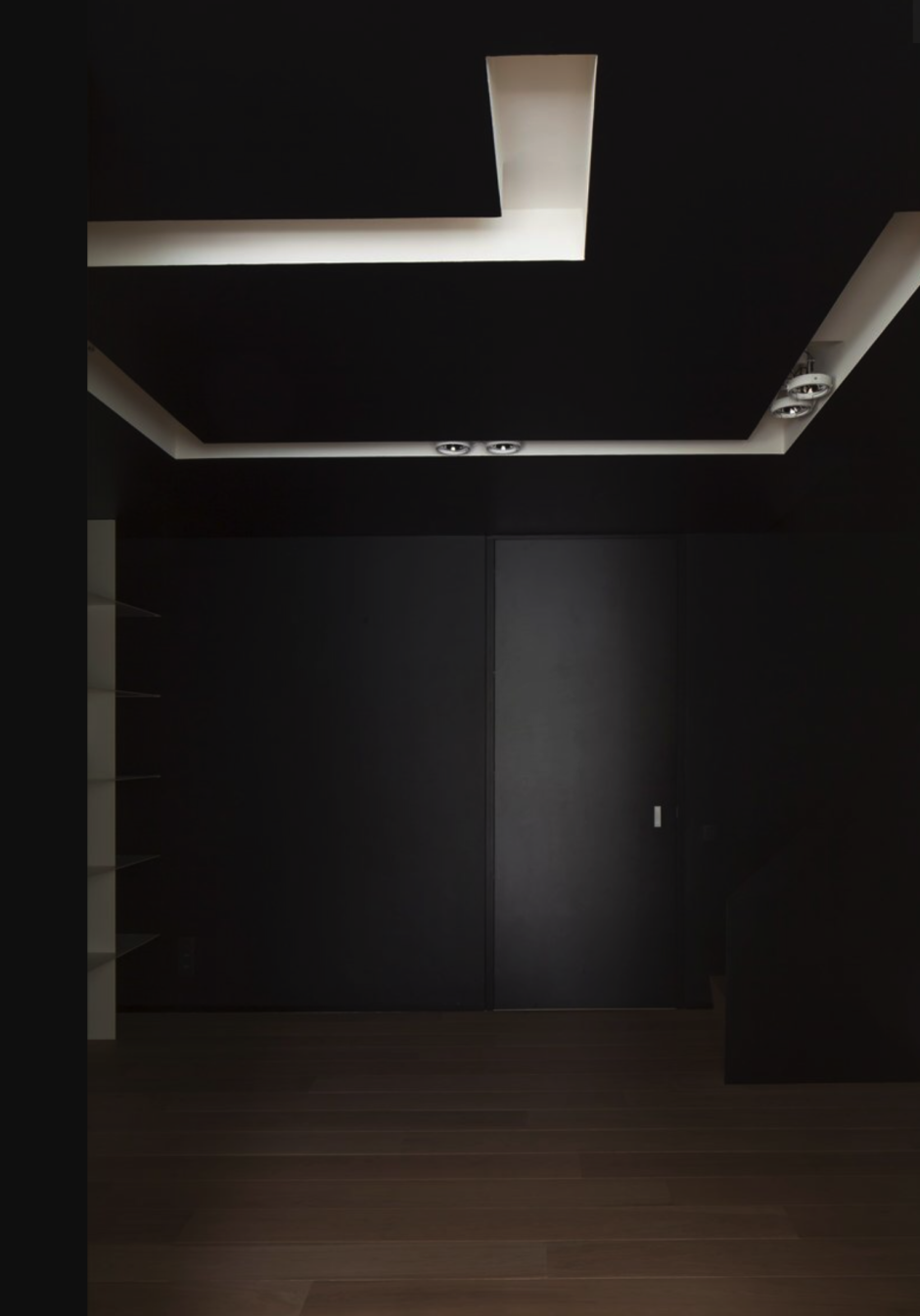 Черный потолок с подсветкой