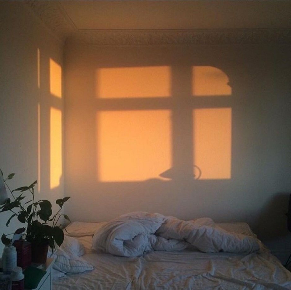 Солнечные лучи в комнате