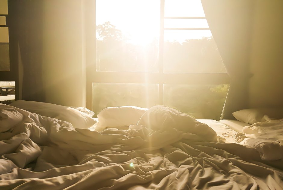 Солнечный свет в спальне