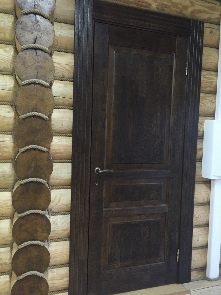 Деревянная обналичка на двери