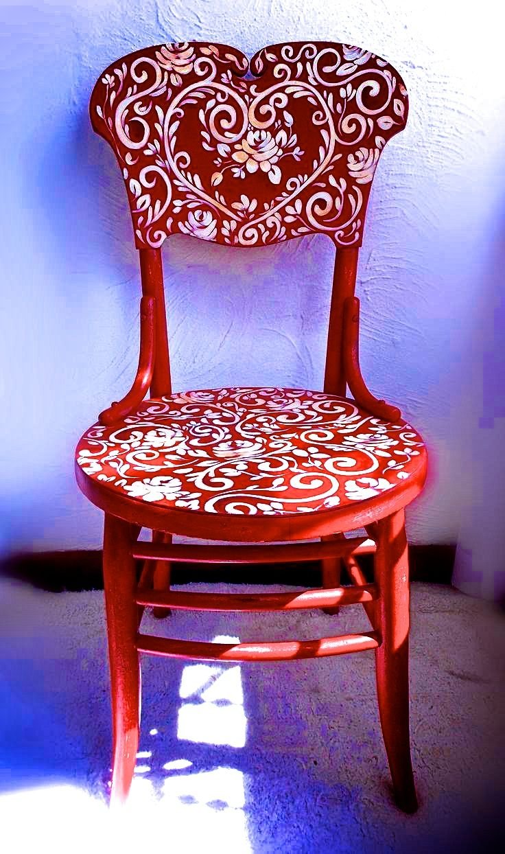 Разрисованные стулья