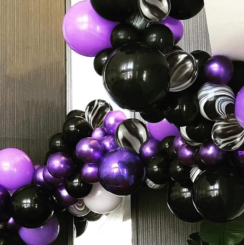 Украшение шарами в черно фиолетовом