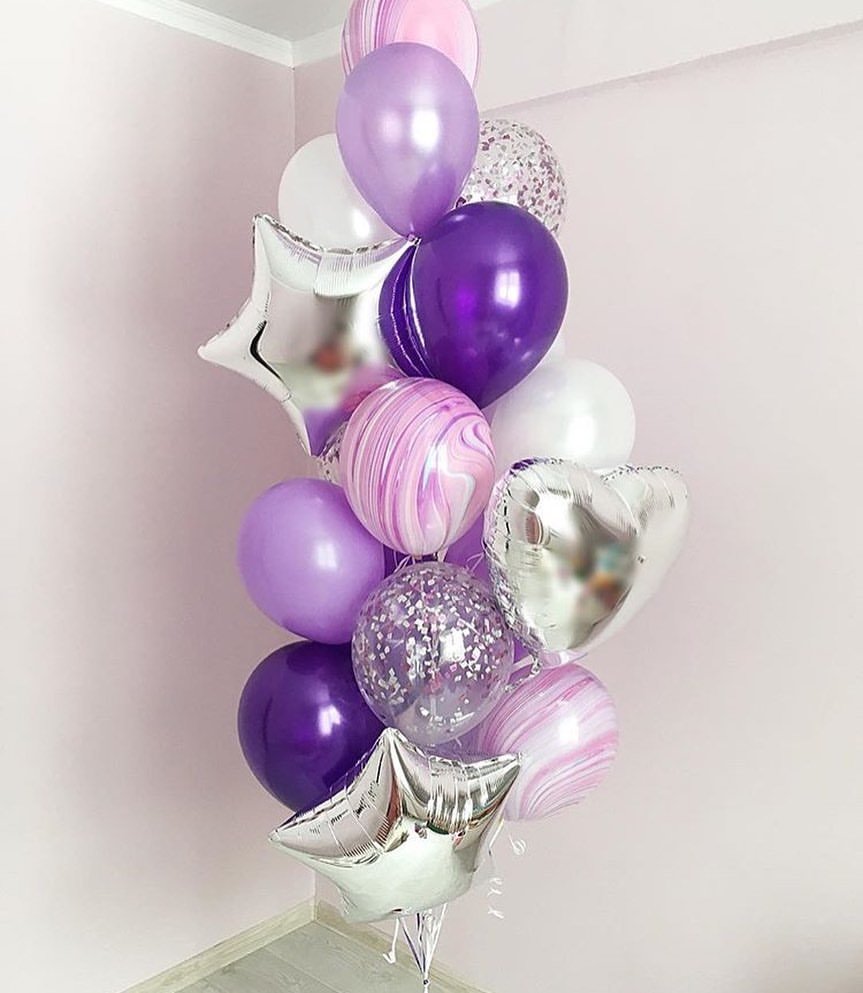 Сочетание фиолетовых шаров с другими цветами