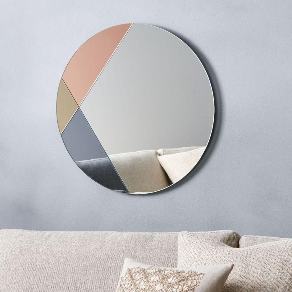 Цветное зеркало в интерьере