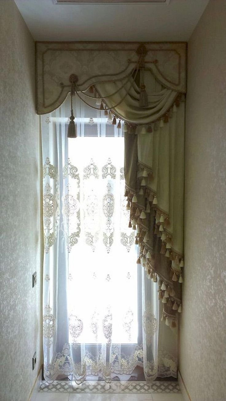 Шторы с ламбрекенами на лестничное окно