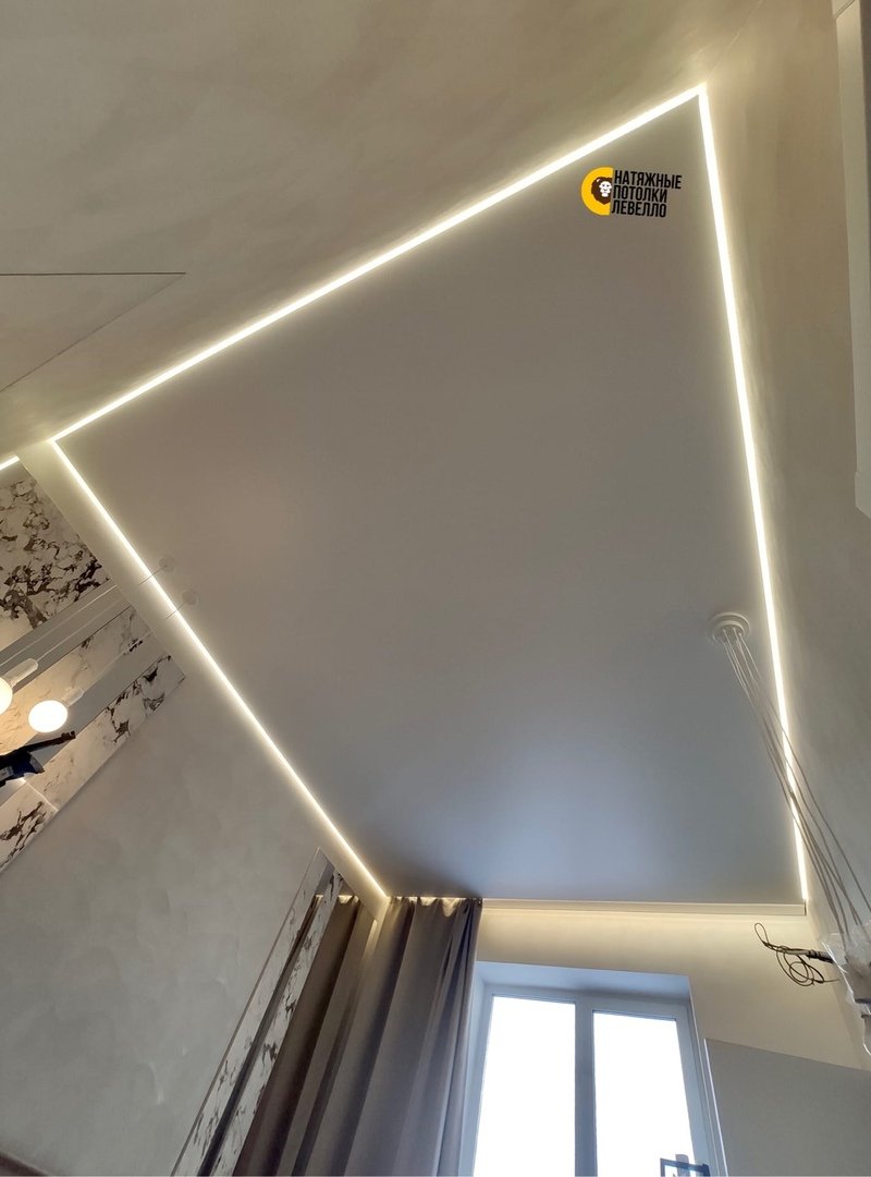 Парящий натяжной потолок с подсветкой по периметру фото цена