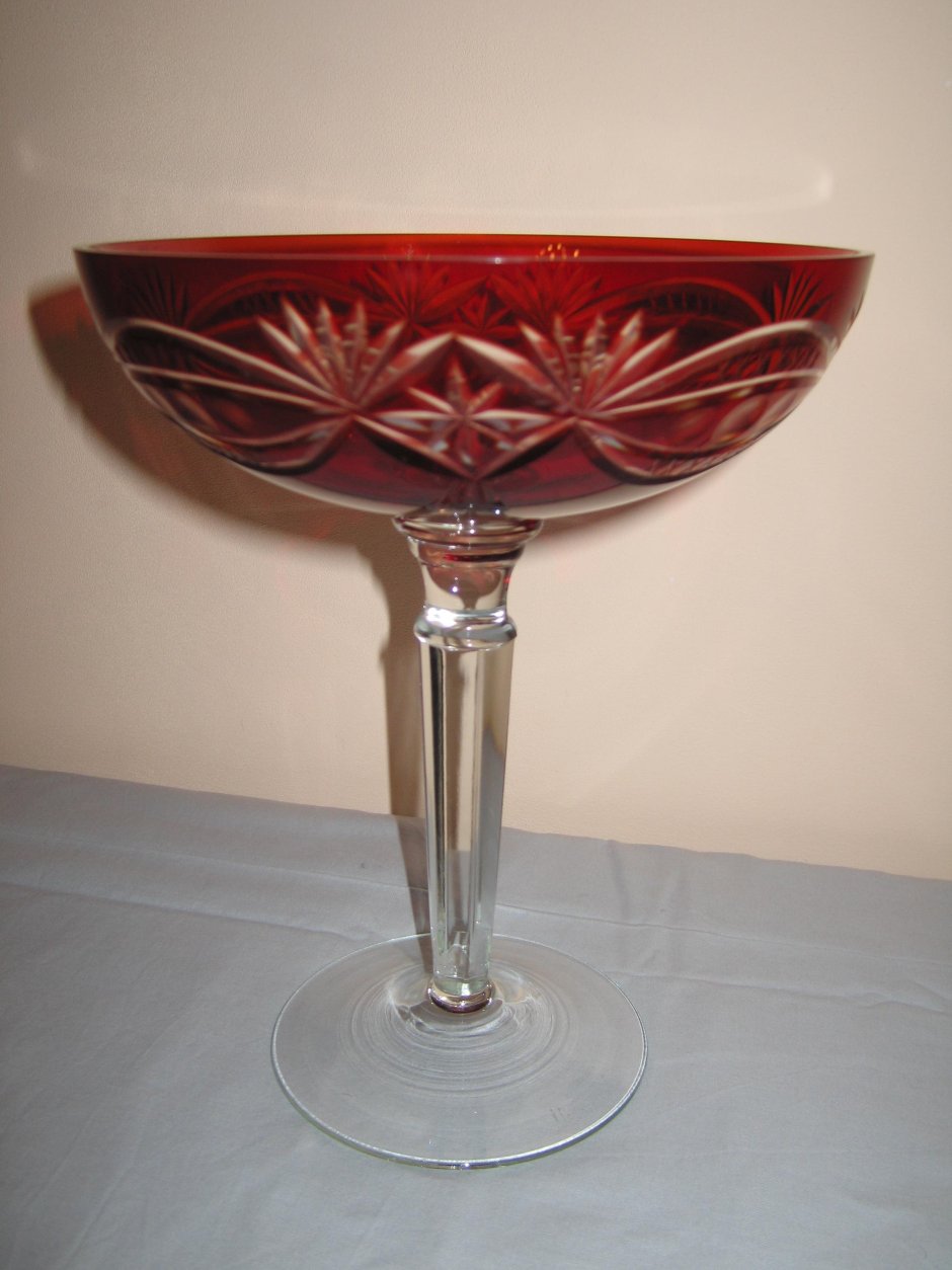 Ваза для фруктов на ножке СССР ваза марганцевое, рубиновое стекло