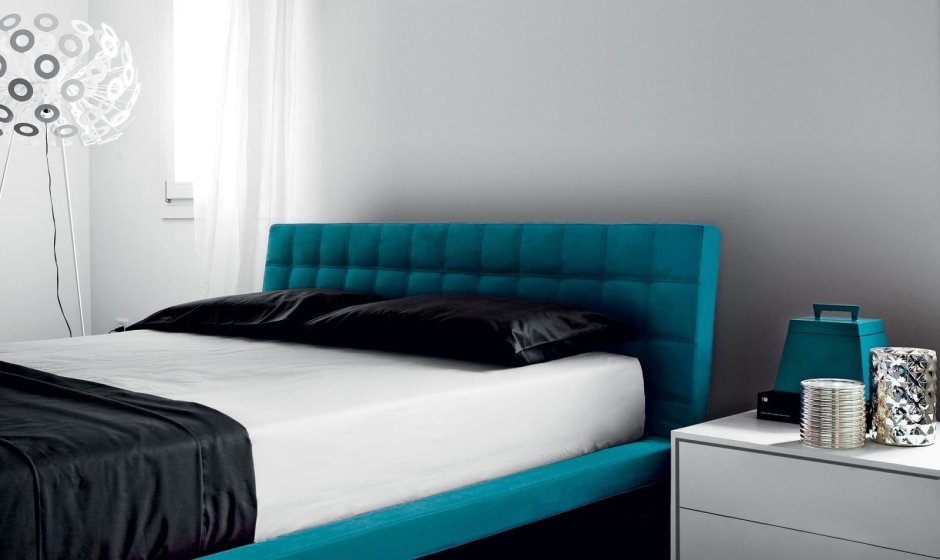 Кровать бирюзового цвета