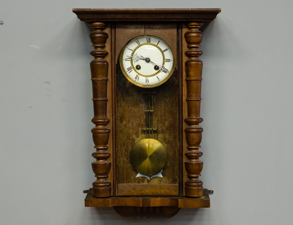 Старые настенные часы арт