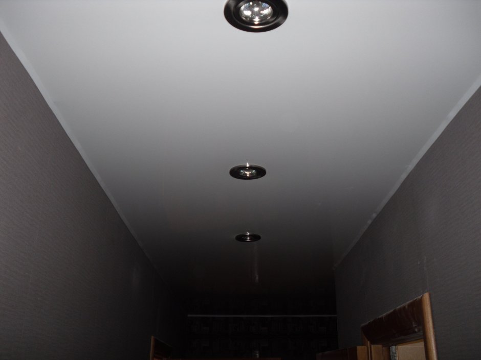 Точечные светильники для натяжных потолков черные