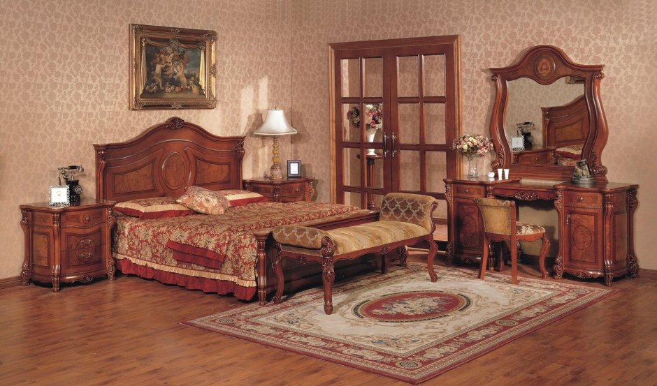 Спальня с мебелью из красного дерева