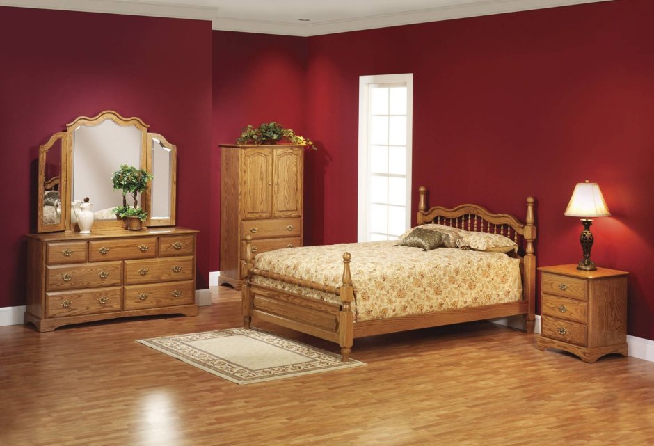 Спальня с мебелью из красного дерева