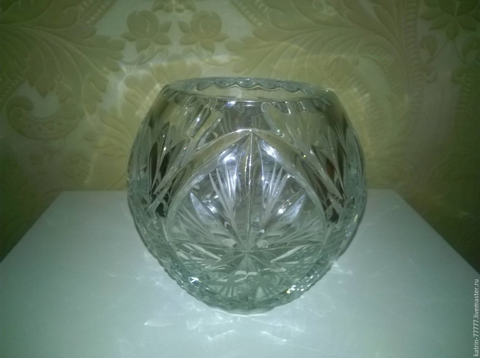 Круглая хрустальная ваза