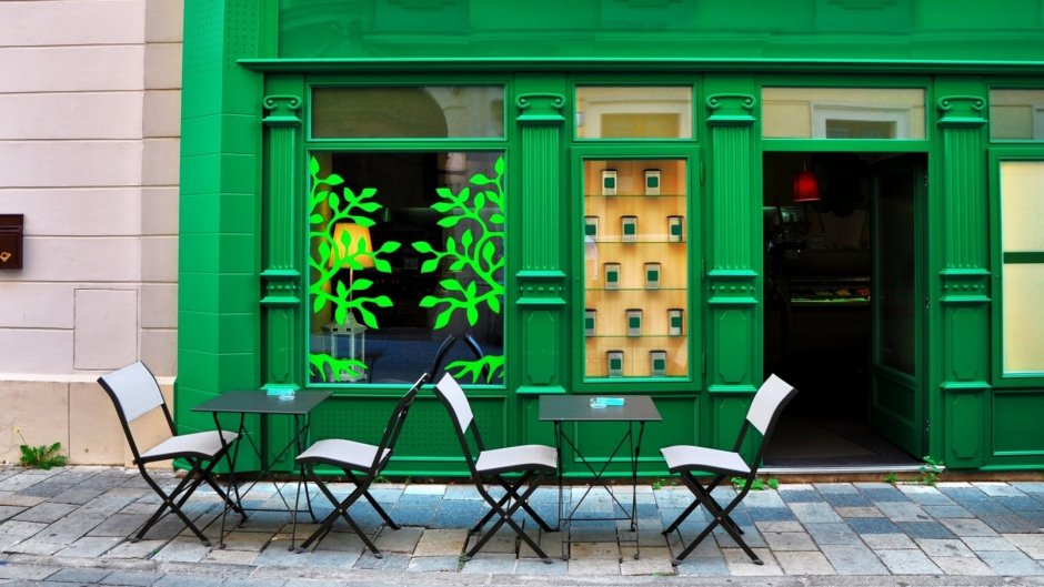 Фасад кафе цвета зелёный