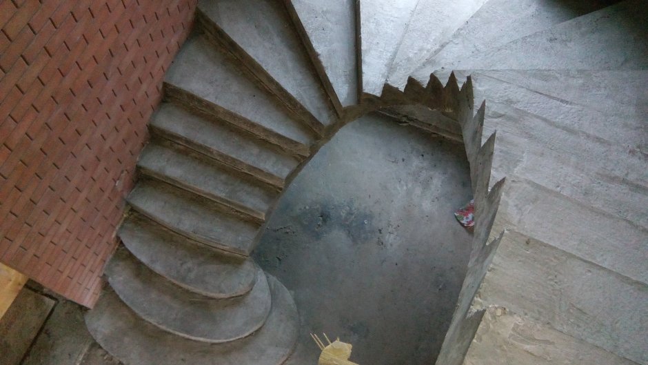 Забежная лестница из бетона