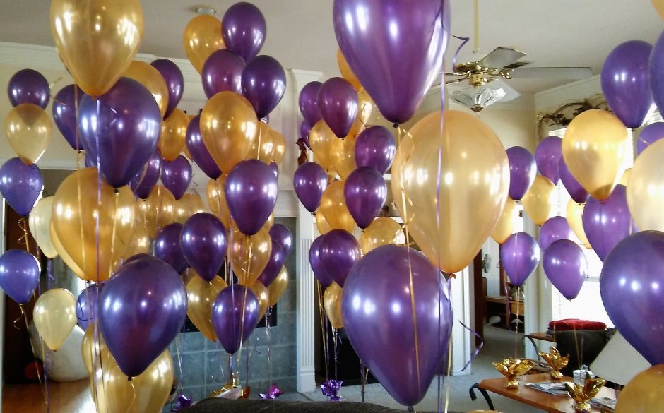 Фиолетово-золотое украшение шарами