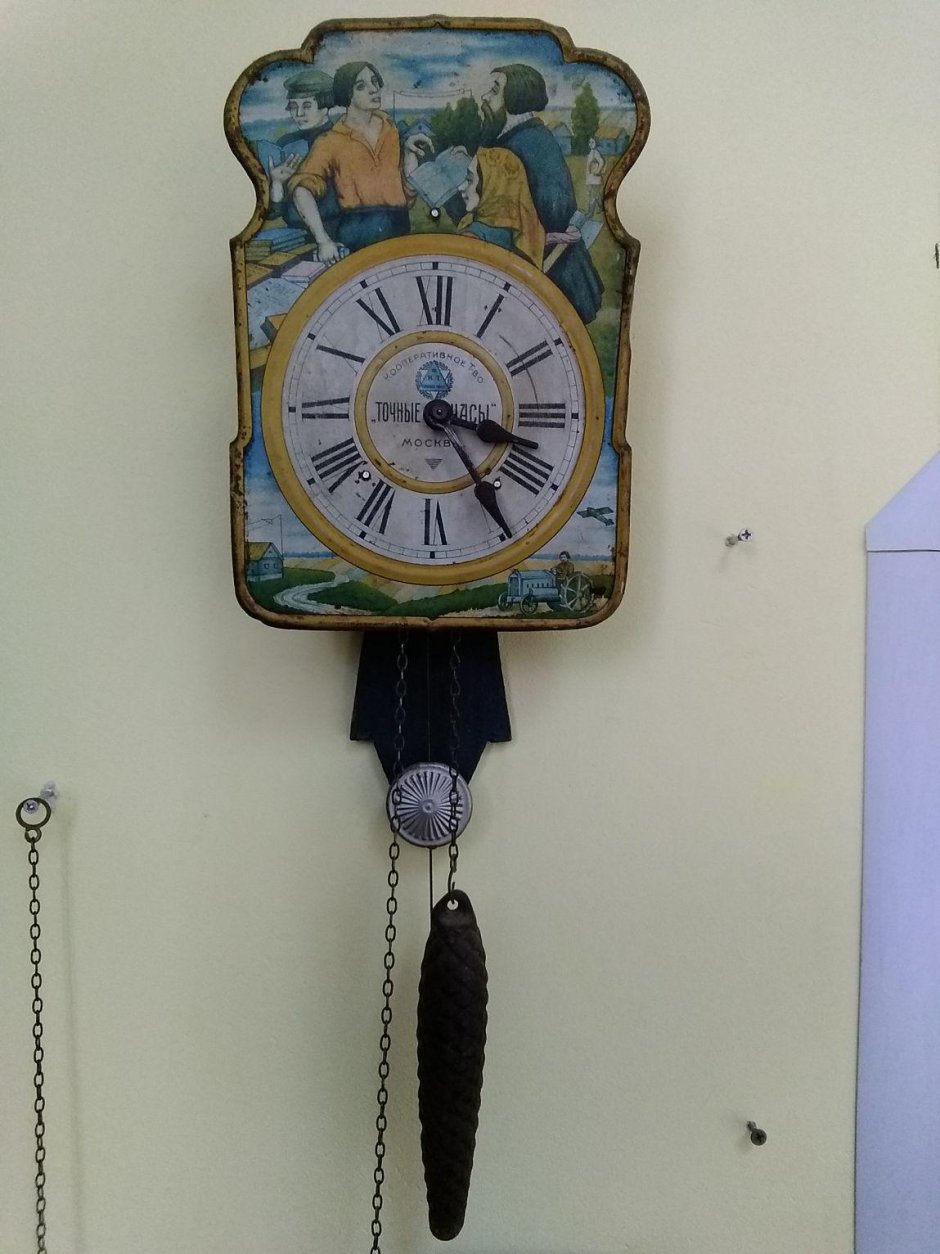 Часы ходики с гирями и маятником Маяк