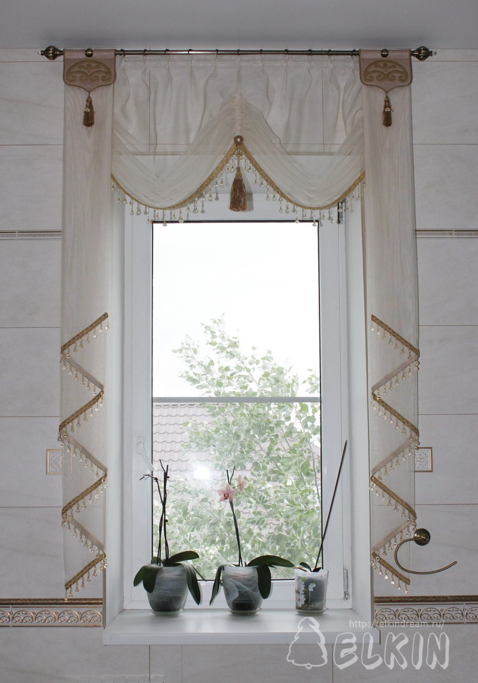 Шторы на маленькие окна в частном доме