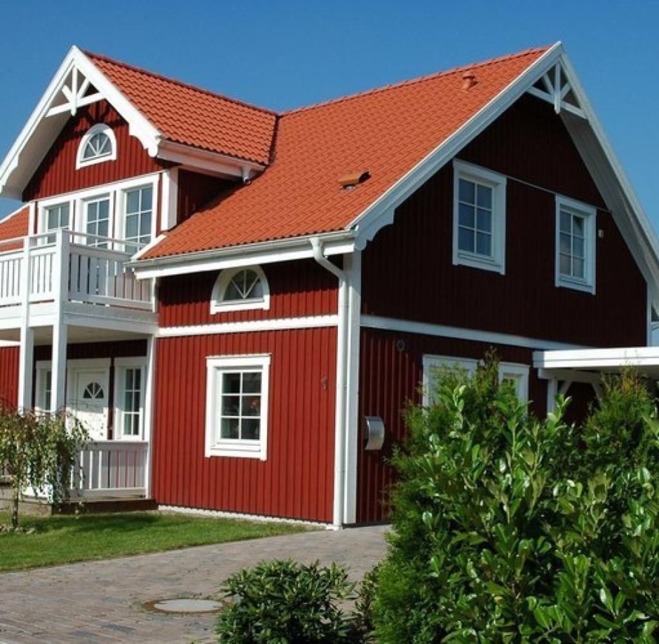 Дом с красной крышей